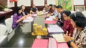 Sekda-Gianyar-I-Gusti-Bagus-Adi-Widhya-Utama-memimpin-rapat-Tim-Pertimbangan-Hukuman-Disiplin.jpg
