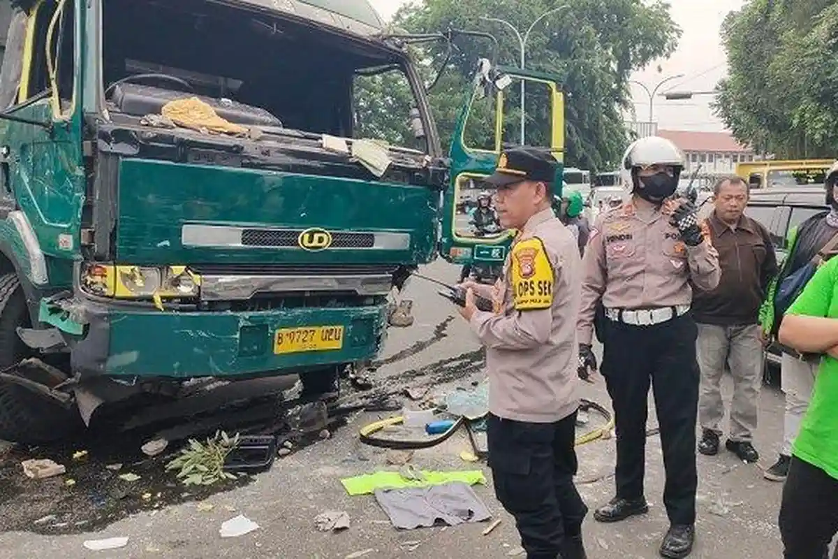 Warga Ungkap Detik-Detik Truk di Cipondoh Tangerang Tabrak Kendaraan Beruntun, Korban Bergelimpangan