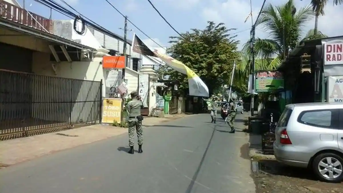 Puluhan Spanduk Liar di Depok Kembali Ditertibkan