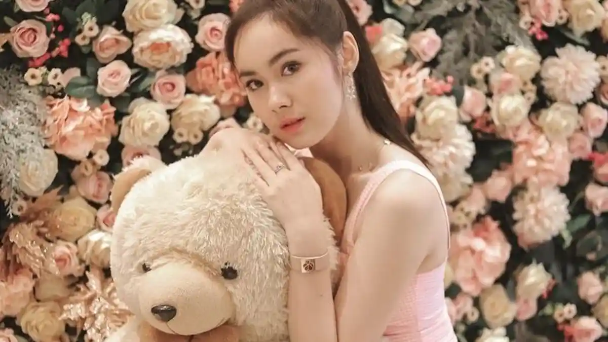 Sosok Jennifer Eve, Artis Indonesia yang Dikira Cewek Korea