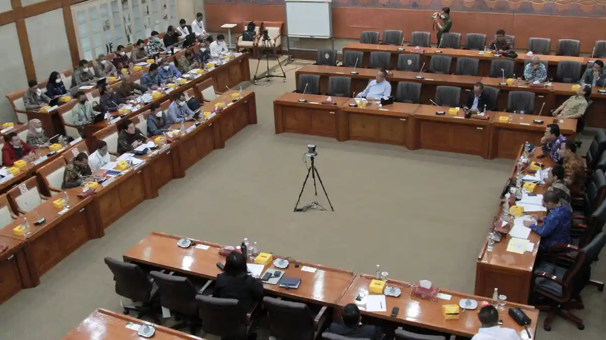 Rapat Kerja Perdana di Komisi VI DPR, Ini Harapan Legislator Terhadap Kinerja Dian Siswarini