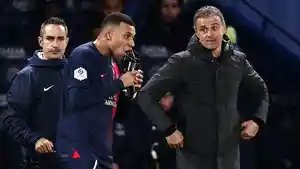 Luis-Enrique-bersama-Kylian-Mbappe-dalam-laga-PSG-vs-Metz.jpg