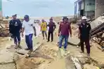 Pemkab Kepulauan Sula Cek Rumah-rumah Pascabanjir Desa Waisakai, Sekalian Salurkan Bantuan