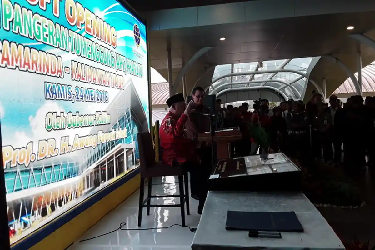 Soft Launching Bandara APT Pranoto, Pesawat Delay, Gubernur Urung Kalungkan Bunga