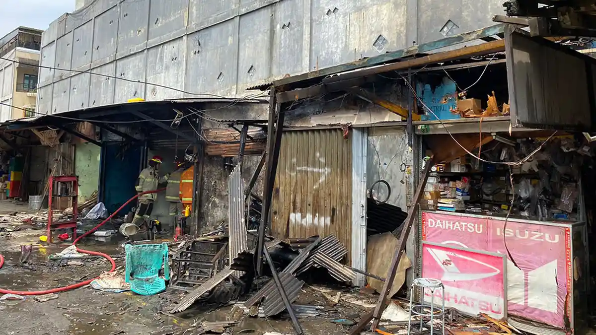 Diduga Kurang Berhati Hati Saat Melakukan Pengelasan, Bengkel di Ruko Ramanda Kota Depok Terbakar