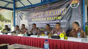 Kabid-Humas-Polda-Kaltim-Kombes-Pol-Artanto-tengah.jpg