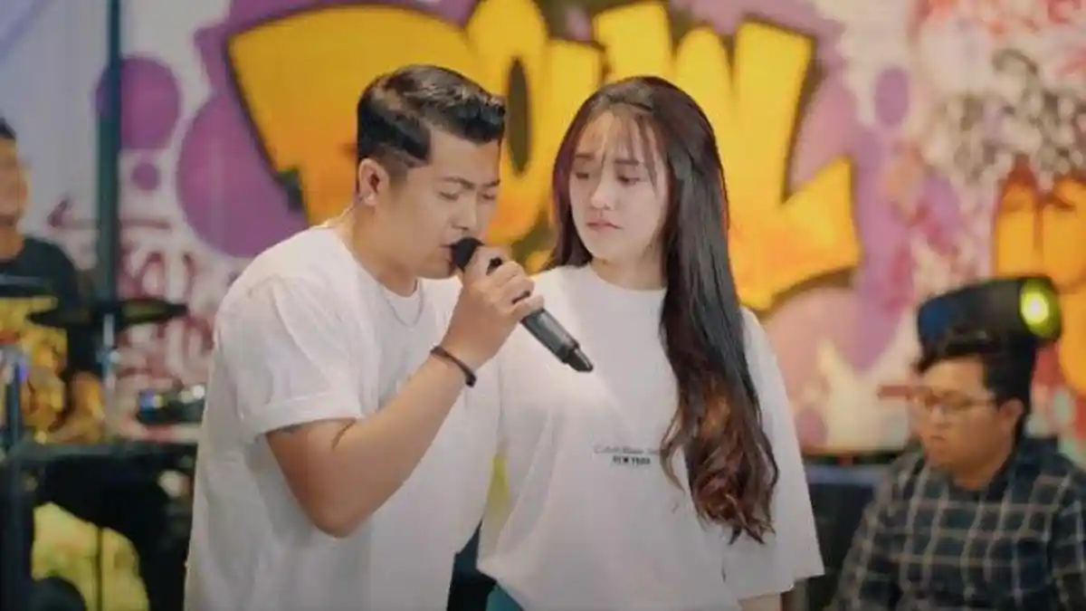 Happy Asmara Kini Berani Pamer Kemesraan dengan Delva Irawan