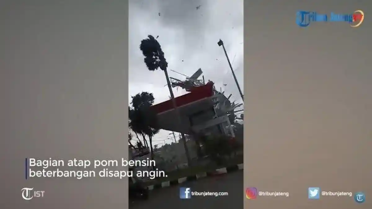 VIRAL Angin Puting Beliung Terjang Ambarawa, Atap SPBU Sampai Terkelupas dan Beterbangan
