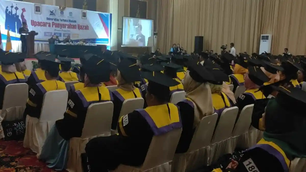 Universitas Terbuka Lepas 261 Wisudawan, Lili Ana Pranata Raih Nilai Tertinggi