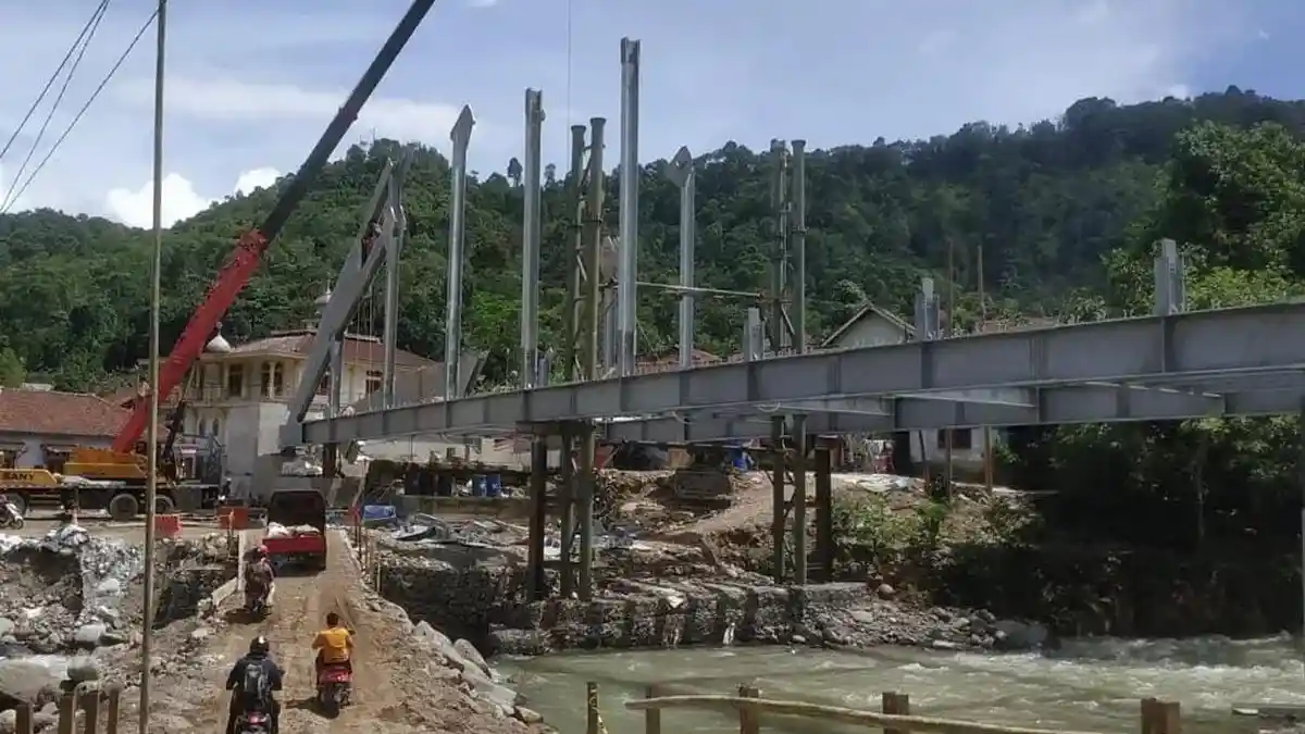 Perbaikan Jembatan Ciberang, Akses ke Negeri di Atas Awan Tutup Sementara, Ini Jalur Alternatifnya