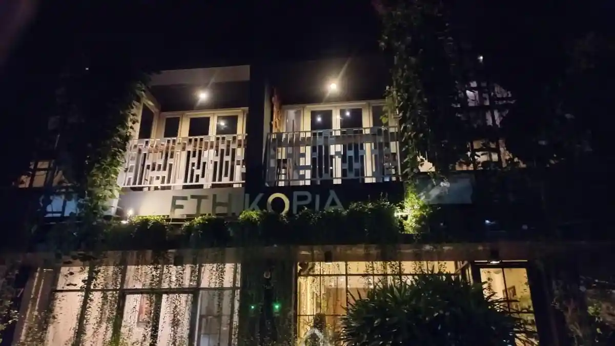 Kafe Buka 24 Jam di Wilayah Sleman Berkonsep Natural Modern
