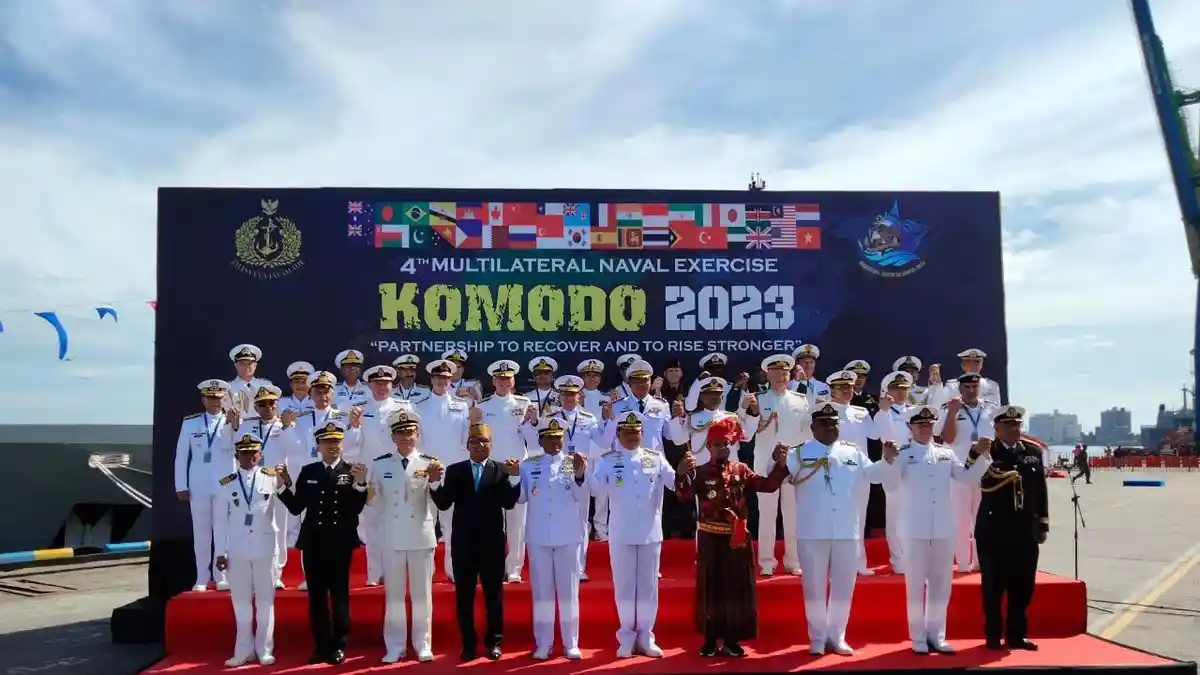 Pembukaan MNEK Makassar Dimeriahkan Atraksi Pesawat Tempur dan Terjun Payung