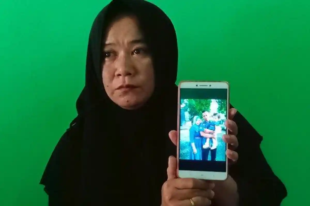 Sri Tak Tidur Sejak Tragedi Sriwijaya Air SJ182, TV dan Ponsel Terus Menyala Demi Kabar Sang Suami