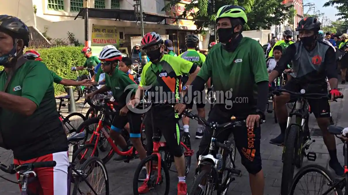 Komunitas Sepeda Bulu Rayakan HUT Pertama Gowes Bareng di Kota Semarang