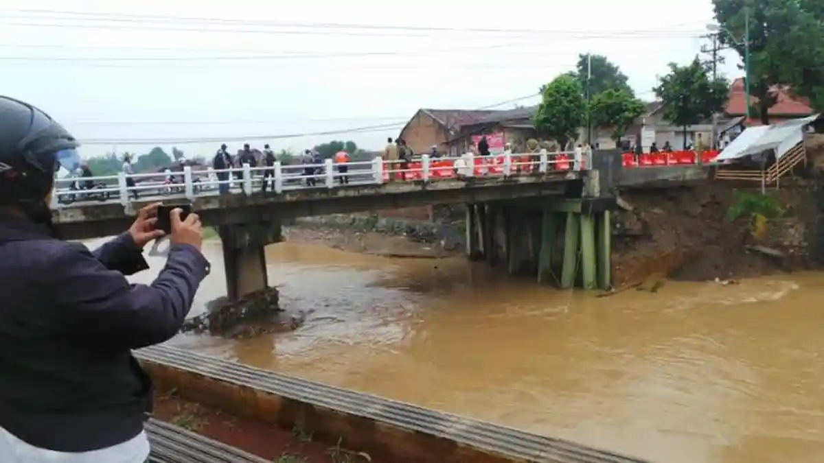 Diterjang Banjir, Tiga Jembatan di Kabupaten Pekalongan Nyaris Putus