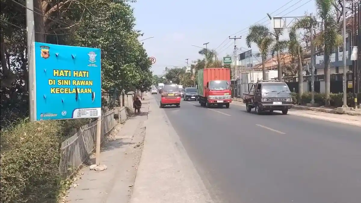 Polisi Pasang Spanduk Waspada di Jalur Maut Tanjungsari Sumedang, Jalan Mulus setelah Berkelok-kelok