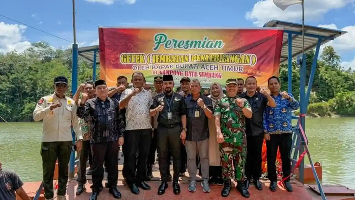 Terobos Pedalaman Aceh Timur, Al-Farlaky Serahkan Getek Penyeberangan ke Simpang Jernih