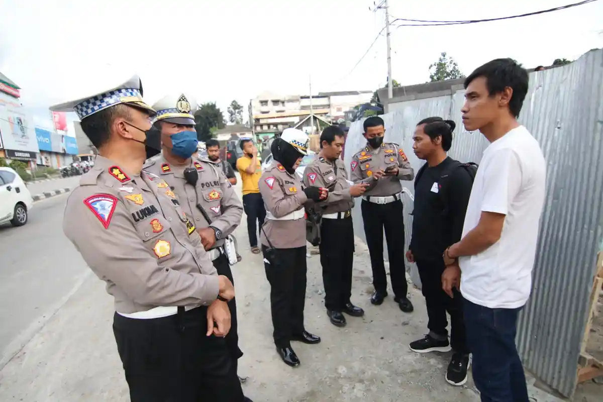 Sebelum Nabrak, Sopir Truk Molen Sempat Bangunkan Kernet, lalu Banting Setir ke Kiri