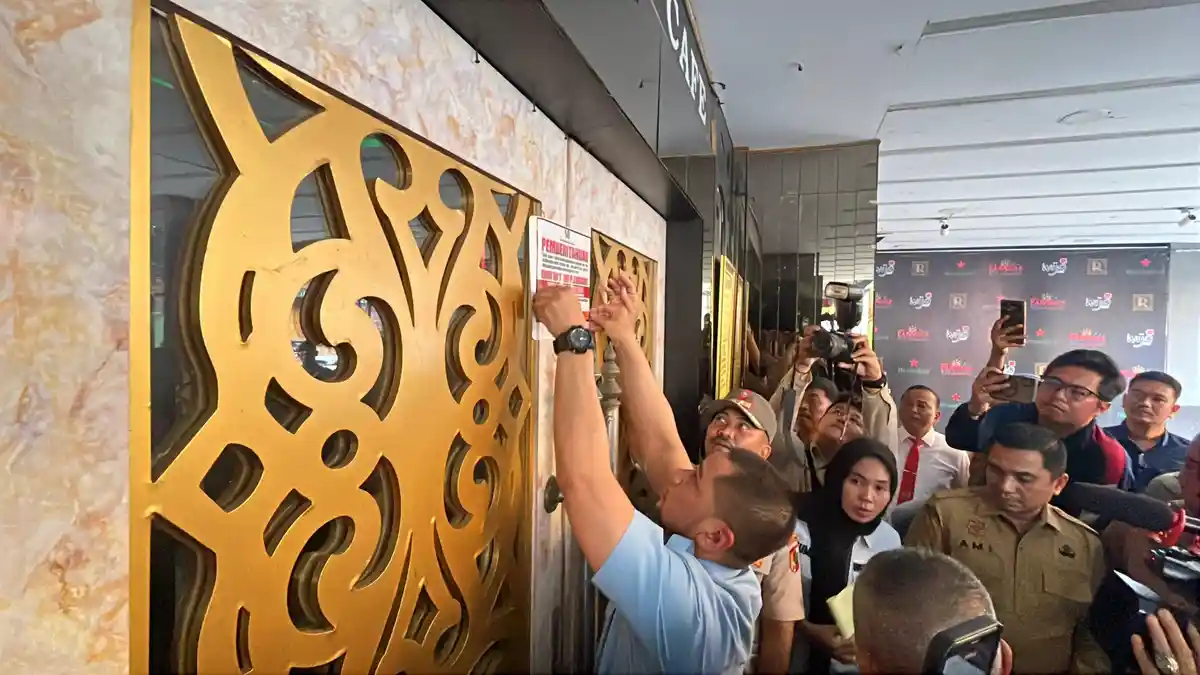 Lalai Biarkan Pesta LGBT, New Paragon KTV Kena Sanksi Penghentian ...