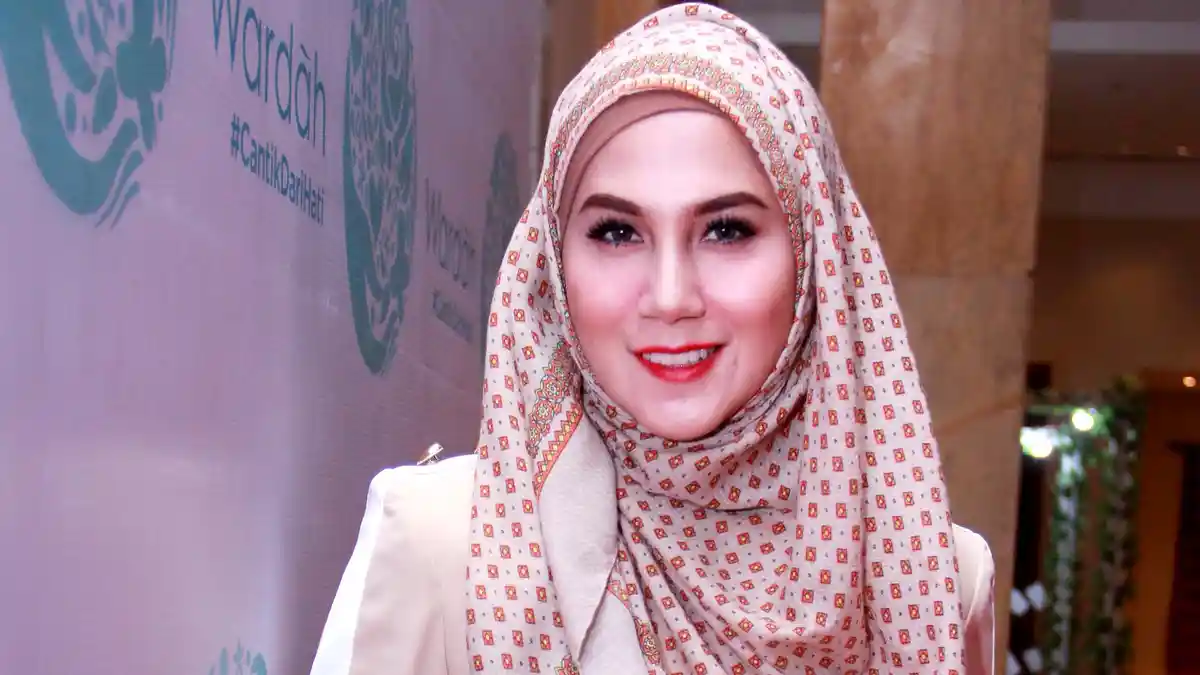 Marini Zumarnis Berbagi dengan Anak Yatim Piatu