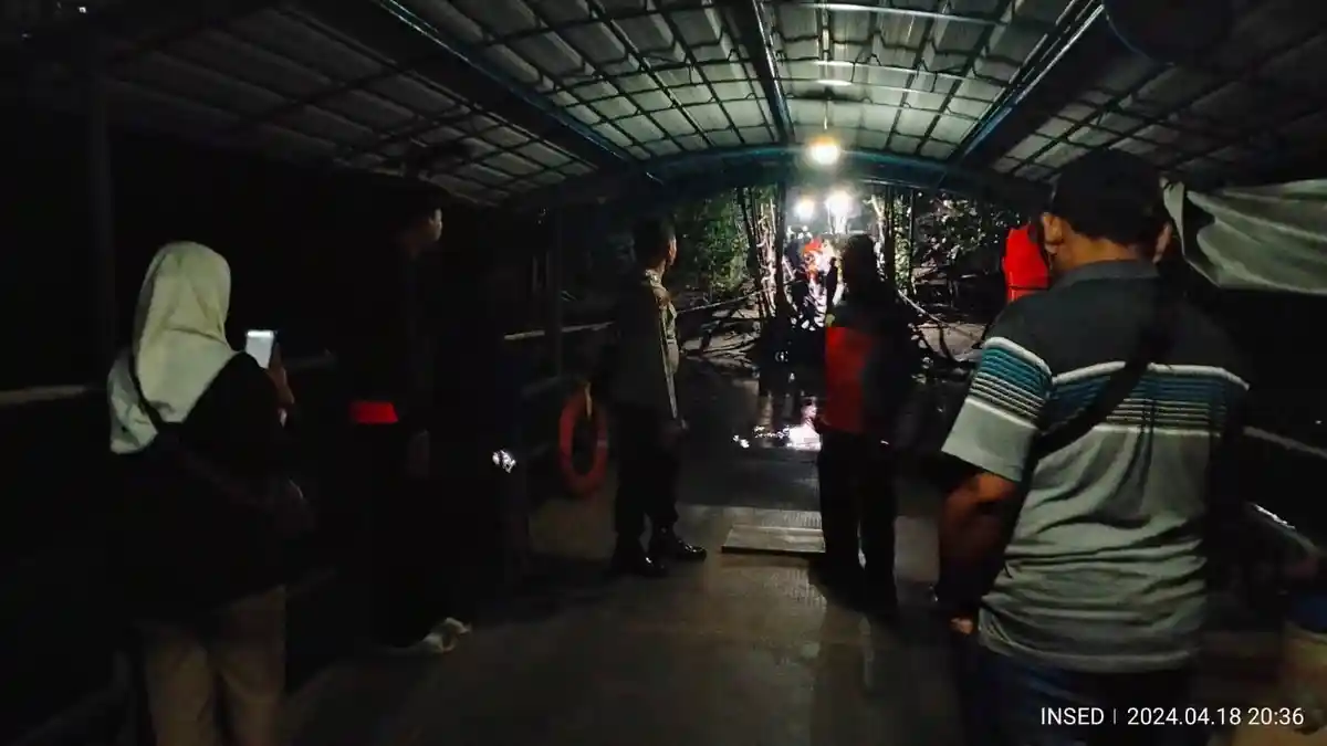 Nasib Bapak & Balita asal Gresik Hanyut di Sungai, Tuas Gas Motor Ditarik Anak saat Naik Perahu