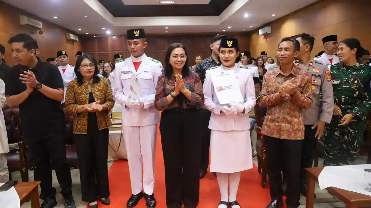 Apresiasi Generasi Muda, Ketua TP PKK Badung Hadiri Malam Purna Paskibraka 2025