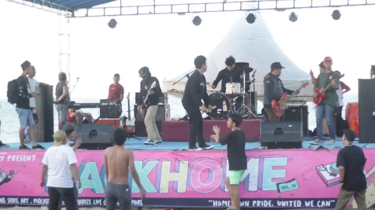 Motion Syndicate Gelar Event Sosial Kepemudaan Back Home Volume 4 di Pantai Tongaci