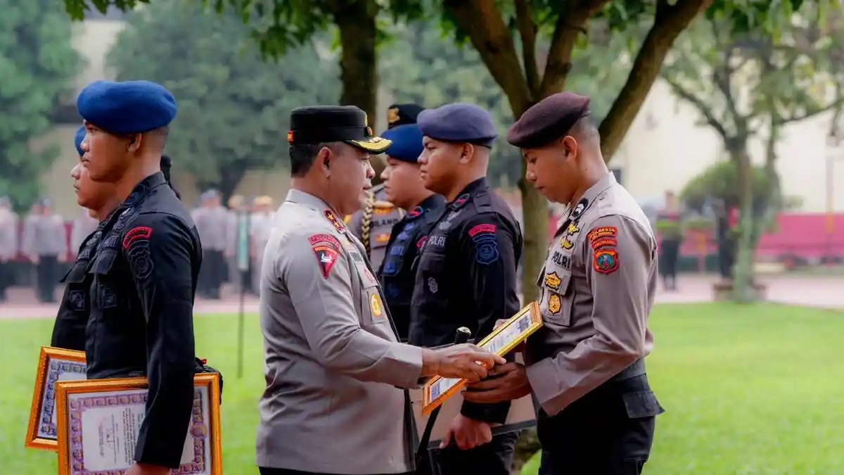 Aksi Heroik Briptu Johannes Selamatkan Kakek 70 Tahun Saat Dikepung Banjir, Modal Batang Pisang