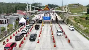Volume_Kendaraan_Ruas_Tol_di_Riau_08042025.jpg