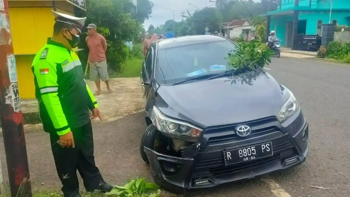Kecelakaan di Cilacap Mobil Yaris Vs Motor, Maharani Dilarikan Ke Rumah Sakit Kroya