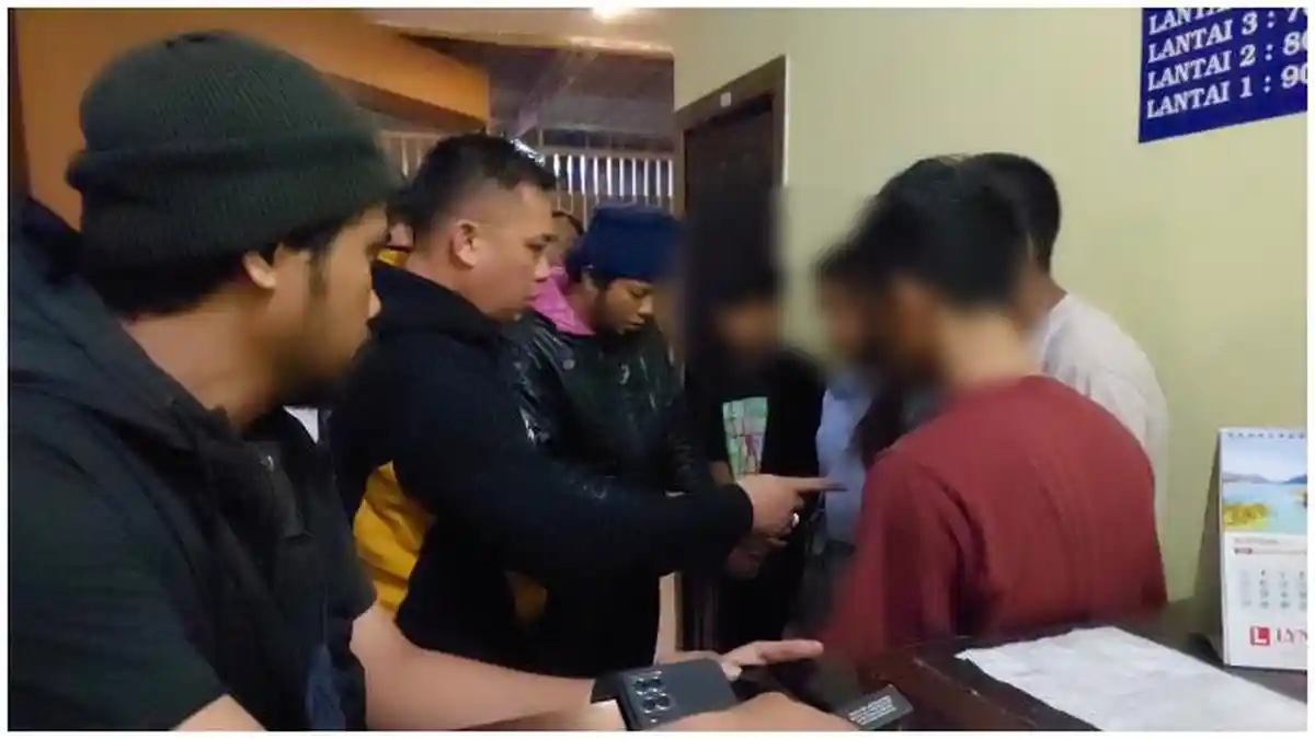 BREAKING NEWS: 3 Pelajar Diduga Terlibat Prostitusi Online Dilepas, Diserahkan ke PPA Makassar