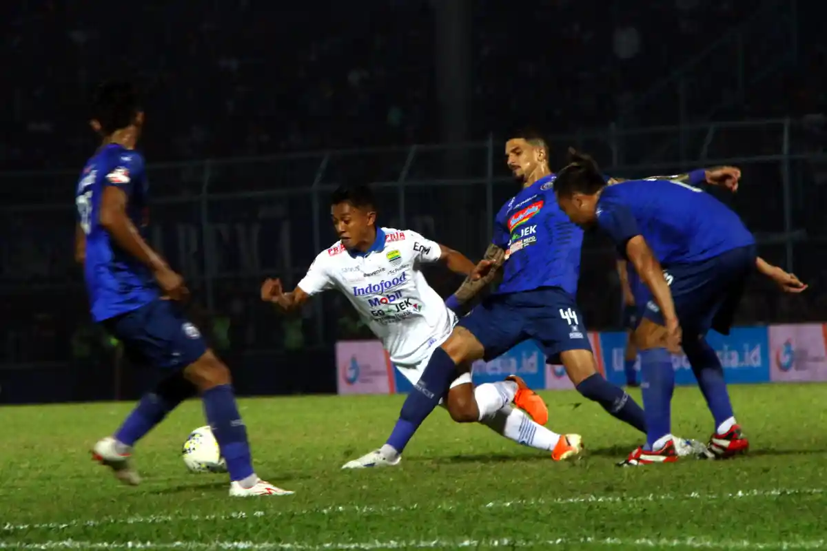 Nasib Persib Bandung setelah Kalah Telak dari Arema, Laporkan Panpel ke PSSI hingga Krisis Kiper