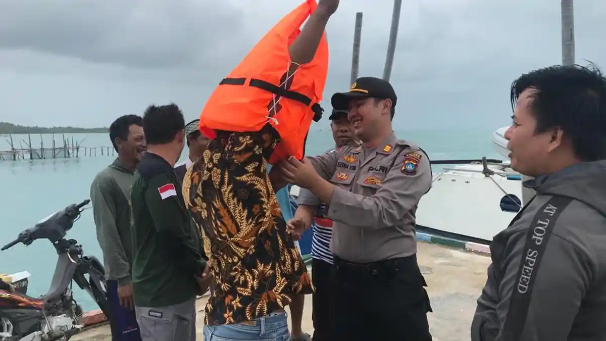 Cuaca Ekstrem Landa Perairan Bintan, Kapolsek Bintan Timur Himbau Nelayan Kenakan Life Jacket