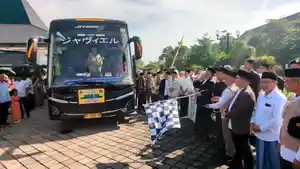Bupati-Madiun-Hari-Wuryanto-memberangkatkan-Calon-Jemaah-Haji.jpg