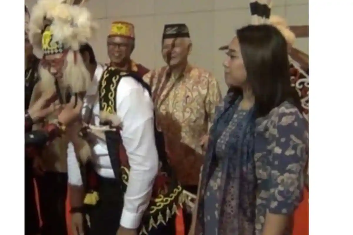 Kenakan Dress Ungu, Perut Istri Ahok Puput Nastiti Devi Mulai Tampak, Netizen: Jangan Terlalu Capai