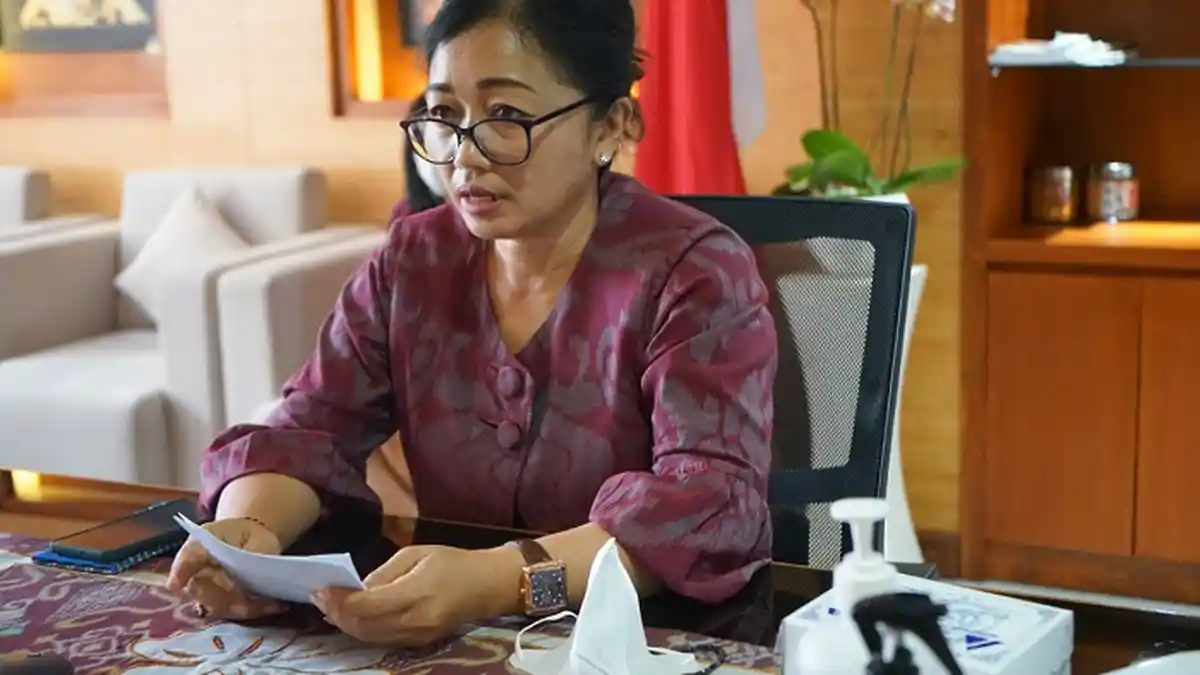 HUT Ke-44 SMPN 5 Denpasar, Ny. Sagung Antari Jaya Negara Launching E-Garden Library Dyapuja