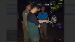 WARGA-yang-membuang-sampah-sembarangan-di-kawasan-kuburan-Muslimin.jpg