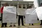 Surat Raksasa untuk Mahfud MD