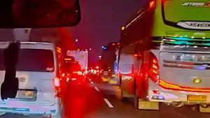 kemacetan-di-rest-area-KM39-Karawang.jpg