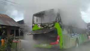 Bus-Rombongan-Wisatawan-di-Simalungun-Terbakar-Puluhan-Penumpang-dan-Kru-Selamat.jpg