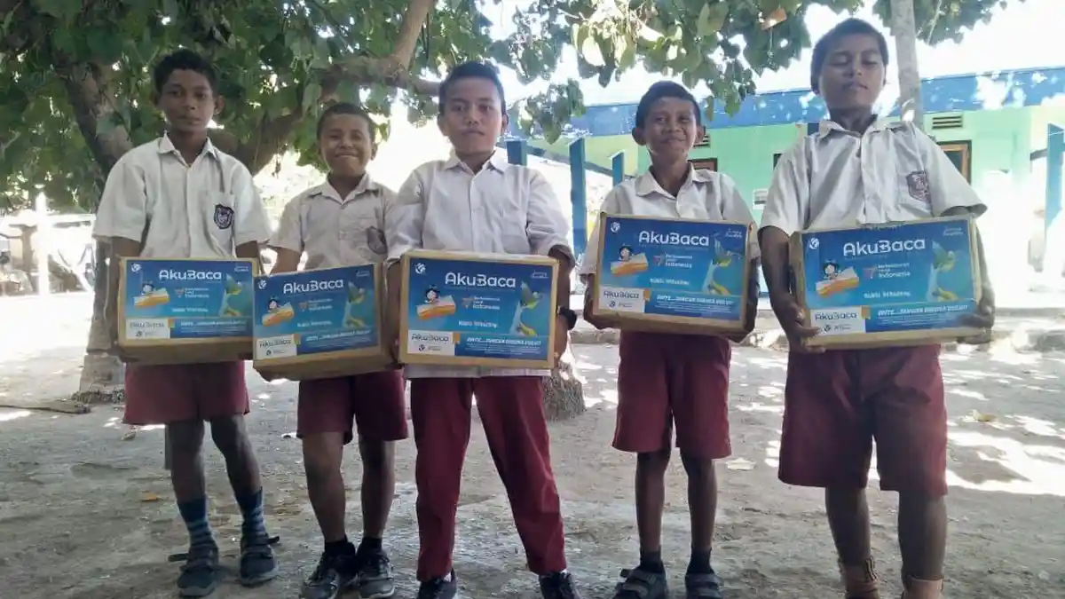 Bantu Akses Bacaan Anak di Pulau Rinca, Dana Kemanusiaan Kompas Salurkan Bantuan Buku