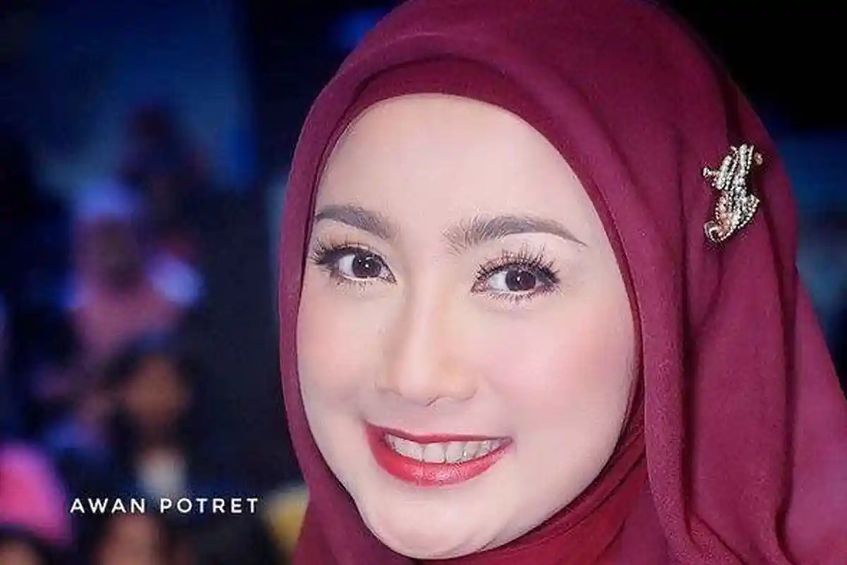 Dessi Ratnasary  Pernah Buka Hijab, Mantan Kekasih Irwan Mussry Ungkap Alasan, Ungkit Perceraian