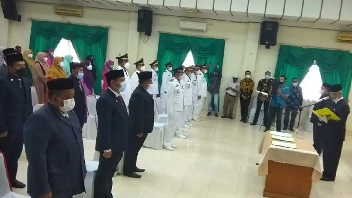 Bupati Tekankan Ini Saat Mutasi Tujuh Kadis dan Lantik 8 Camat, Muzakkar: Ini Evaluasi bagi ASN