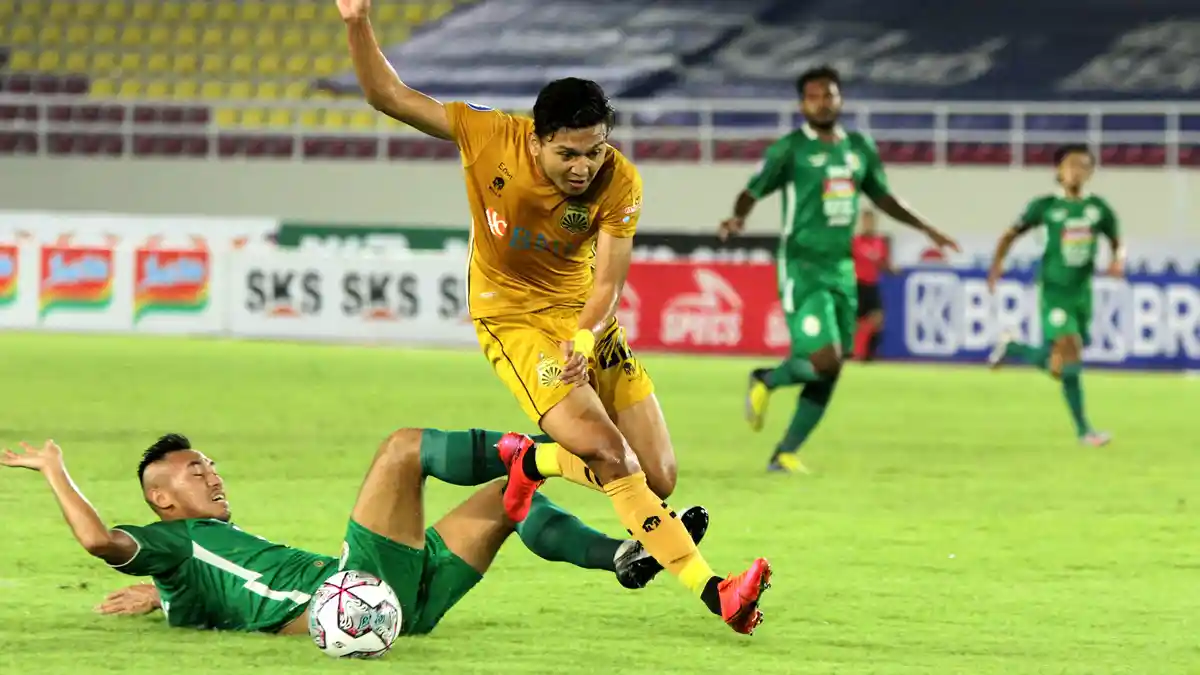 Dendy Sulistyawan Bertekad Cetak Gol ke Gawang Persebaya Surabaya