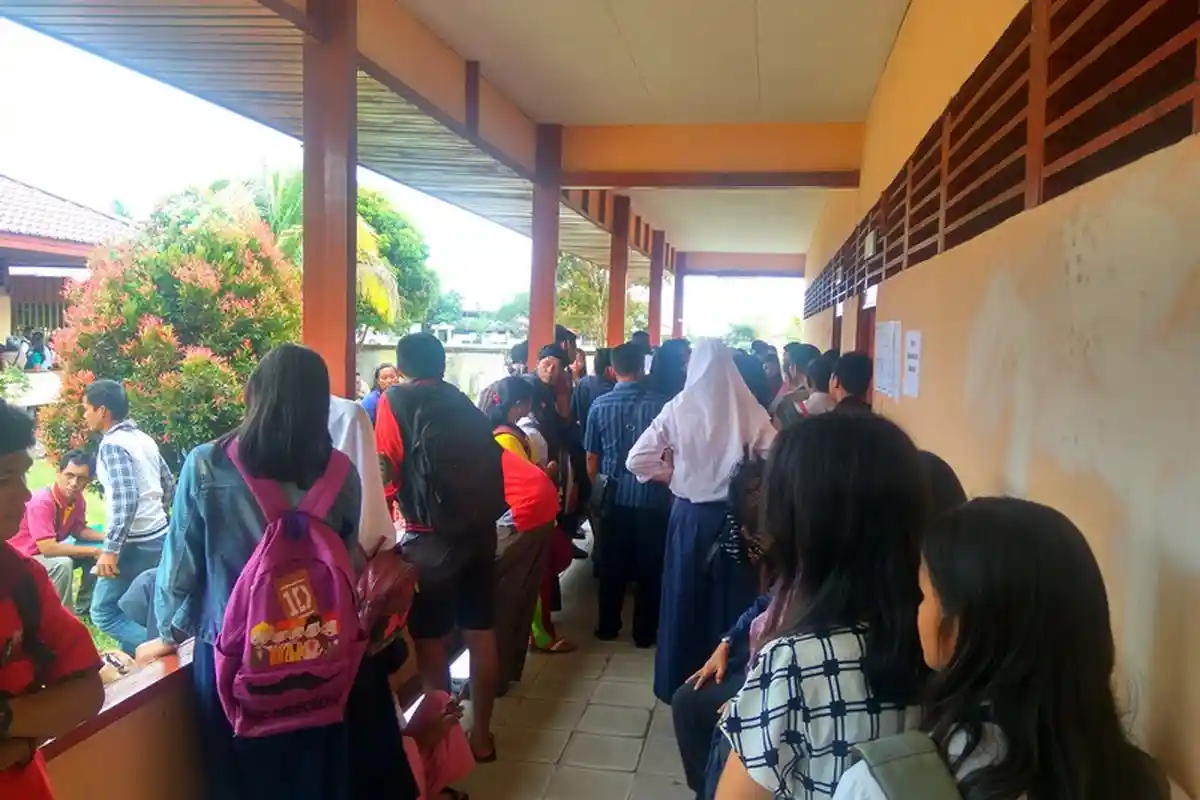 Bingung Daftar PPDB Online Mandiri, Orangtua Siswa Pilih Datang Langsung ke Sekolah