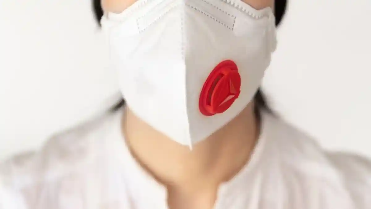 Pakai Masker Berkalung Bergaya Tapi Berisiko, Berikut ini Cara Menyimpan Masker yang Aman dan Baik
