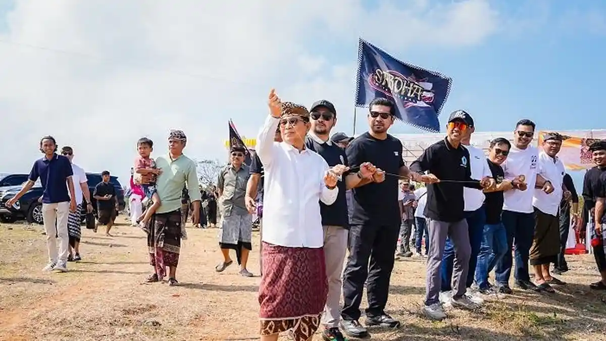 Bupati Buka Sabdha Kite Festival VI Banjar Kangin, Pecatu: Diharapkan Mampu Promosikan Desa Pecatu - Tribun-bali.com