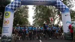 Pelepasan-peserta-Gowes-Napak-Tilas-Bogor-yang-akan-mengayuh-sepeda-dari-Pendop.jpg