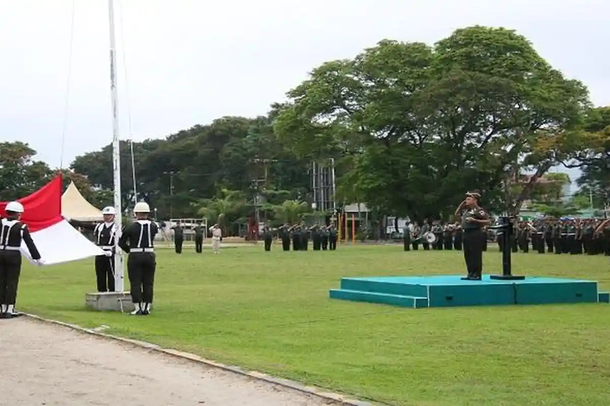 Upacara Tanggal 17, Danrem 032/Wirabraja Bacakan Amanat Panglima TNI: Jadilah Prajurit, yang PRIMA