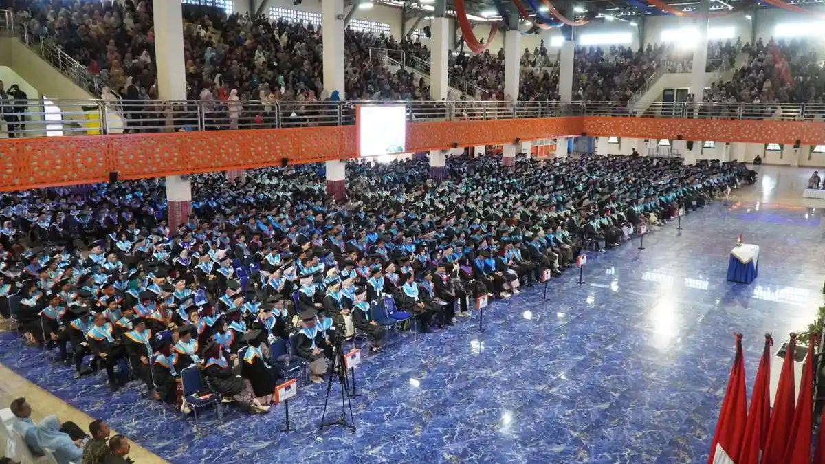 Unismuh Makassar Wisuda 1.376 Lulusan, Tiga Terbaik Dapat Tiket Jadi Dosen dan Studi Lanjut